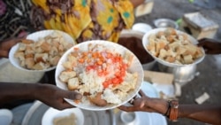 Makanan yang biasa disajikan untuk berbuka puasa di Khartoum, Sudan. (Foto : MOHAMED EL-SHAHED / AFP)