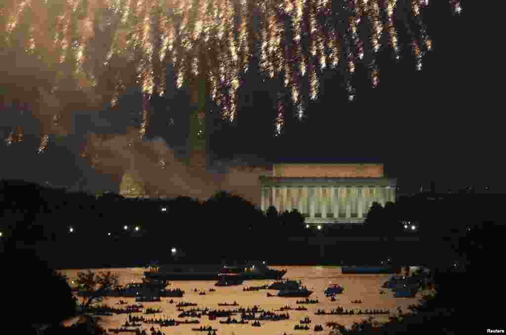 Independence Day fireworks light the sky over Washington, July 4, 2013. 