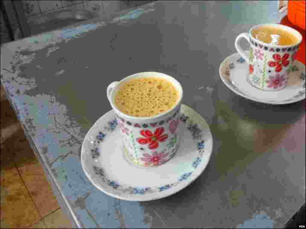 چائے ہوٹل پر ٹک ٹک چائے ، بوم بوم دودھ پتی اور شاہ جی ملاِئی چائے کی ڈیمانڈ ہے