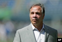 Los Angeles Galaxy coach Bruce Arena is considered one of the favorites to replace Jurgen Klinsmann, who was fired Monday, Nov. 21, 2016.