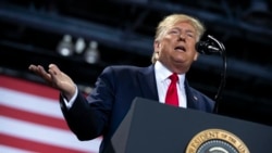 Predsednik Donald Tramp govori na mitingu u Mičigenu