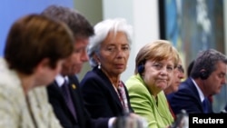 Christine Lagarde, directrice générale du Fonds monétaire international (FMI), et la chancelière allemande Angela Merkel assistent à une conférence de presse après une réunion à la chancellerie à Berlin, en Allemagne, le 11 juin 2018.