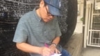 Tấm ảnh do ông Bạch Hồng Quyền cung cấp cho VOA để chứng minh rằng ông Trương Duy Nhất đã có mặt tại Thái Lan và đang viết đơn xin quy chế tị nạn với Cao ủy Tị nạn LHQ vào ngày 25/1/2019. 