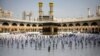 Para jemaah haji di sekitar Kabah saat pelaksanan puncak ibadah Haji, Jumat, di Mekkah, Jumat, 31 Juli 2020. (Foto: AFP)