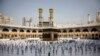 Para jemaah haji di sekitar Kabah saat pelaksanan puncak ibadah Haji, di Mekkah, Jumat, 31 Juli 2020. (Foto: AFP)