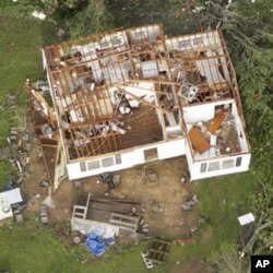 Une maison de Vilonia, Arkansas, arrachée de sa fondation