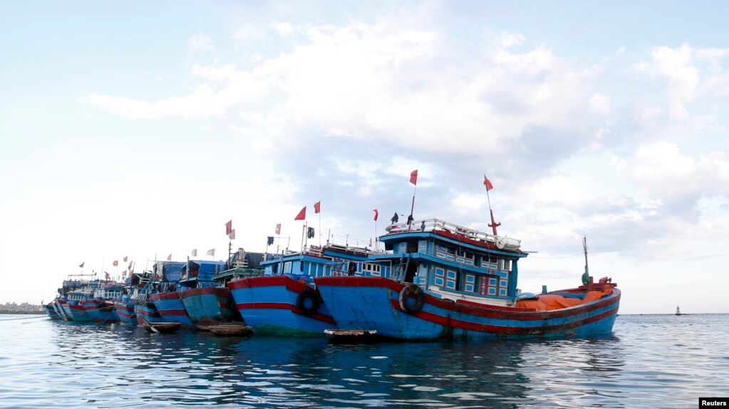Tàu cá Việt Nam ở Lý Sơn. 