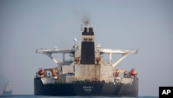El superpetrolero iraní Grace 1, fondeado en territorio de Gibraltar en agosto de 2015, tras una operación de EE.UU. en sanción a operaciones comerciales de Irán.