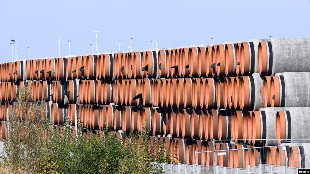 FILE: Pipa yang tidak digunakan untuk pipa gas Nord Stream 2 di bawah Laut Baltik di pelabuhan Mukran, Jerman, 30 September 2022. (REUTERS/Fabian Bimmer)