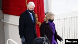 El expresidente Bill Clinton y su esposa, la exsecretaria de Estado Hillary Clinto, durante la toma de posesión de Joe Biden, el 20 de enero de 2021. 