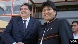 Alan García (izq.) presidente de Perú, reactivó la posibilidad de que Bolivia, gracias al diálogo con el presidente Evo Morales, pueda recuperar una salida al mar.