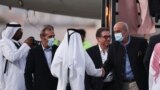 Americanos libertados por Irão chegam a Doha, Qatar.