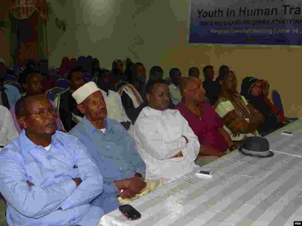 Laanta Af-Soomaaliga ee VOA oo &quot;Kulan Dadweyne&quot; oo looga hadlayo Dhalinyarada iyo Tahriibka ku qabatay magaalda Hargeysa, June 14, 2013.