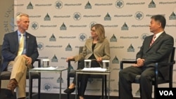 22일 워싱턴의 미국평화연구소(USIP)에서 북 핵 협상에 관한 토론회가 열렸다. 왼쪽부터 스티브 러셀 공화당 하원의원, 낸시 린드보그 미국평화연구소 소장, 테드 리우 민주당 하원의원.