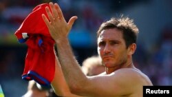 Frank Lampard à la fin du match contre le Costa Rica à Belo Horizonte, le 24 juin 2014.
L'Anglais Frank Lampard à la fin de son match contre le Costa Rica au stade Mineirao à Belo Horizonte, le 24 juin 2014.
