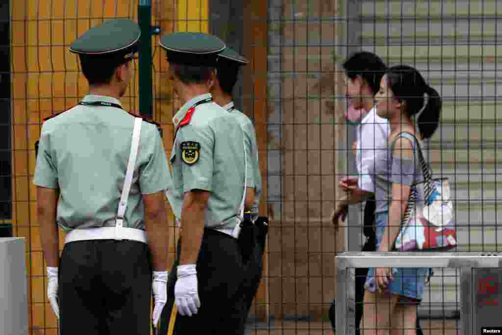 厦门金砖国家峰会期间，武警在会场附近巡逻。（2017年9月2日）