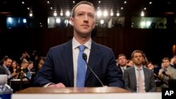 CEO Facebook, Mark Zuckerberg saat memberikan keterangan di depan anggota Kongres AS di Washington DC, 10 April 2018 lalu. 