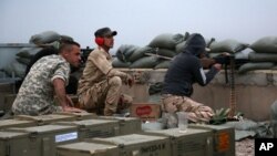 Iračke bezbednosne snage na položaju u jednom od predgrađa Tikrita