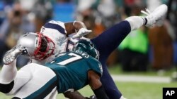  Ekip Philadelphia Eagles ak New England Patriot ki tap twoke kòn yo dimanch 4 fevriye 2018 la nan Mach Super Bowl, final pou tit chanpyon an nan Minneapolis, eta Minnesota. Eatazini, (Foto: AP /Matt Rourke)