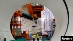 Specijalisti rade u nuklearnom reaktoru Olkiluoto-3 u Eurajokiju