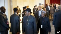 Shugaban Najeriya Goodluck Jonathan yayin bude taro