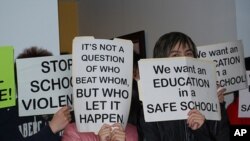 美国南费城高中亚裔学生罢课抗议