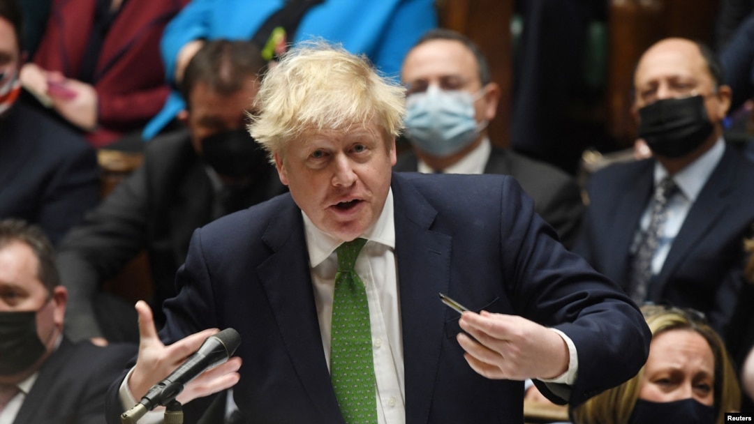 Arhiva - Britanski premijer Boris Džonson govori pred poslanicima parlamenta, u Londonu, 19. januara 2022.