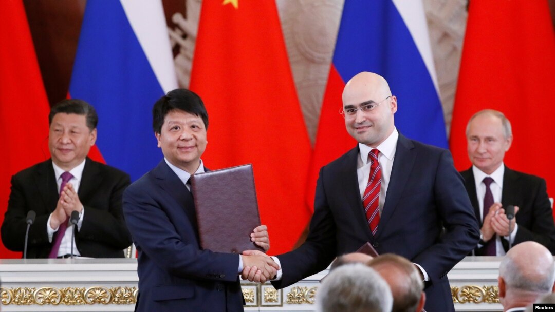 华为轮值董事长郭平2019年6月5日在中俄领导人习近平和普京的见证下代表华为与俄罗斯签下5G合同。