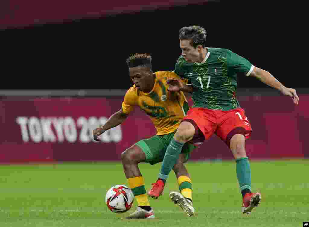 Luther Singh of South Africa, left, and Mexico&#39;s Sebastian Cordova fight for the ball during a men&#39;s soccer match at the 2020 Summer Olympics, Wednesday, July 28, 2021, in Sapporo, Japan. (AP Photo/Silvia Izquierdo)