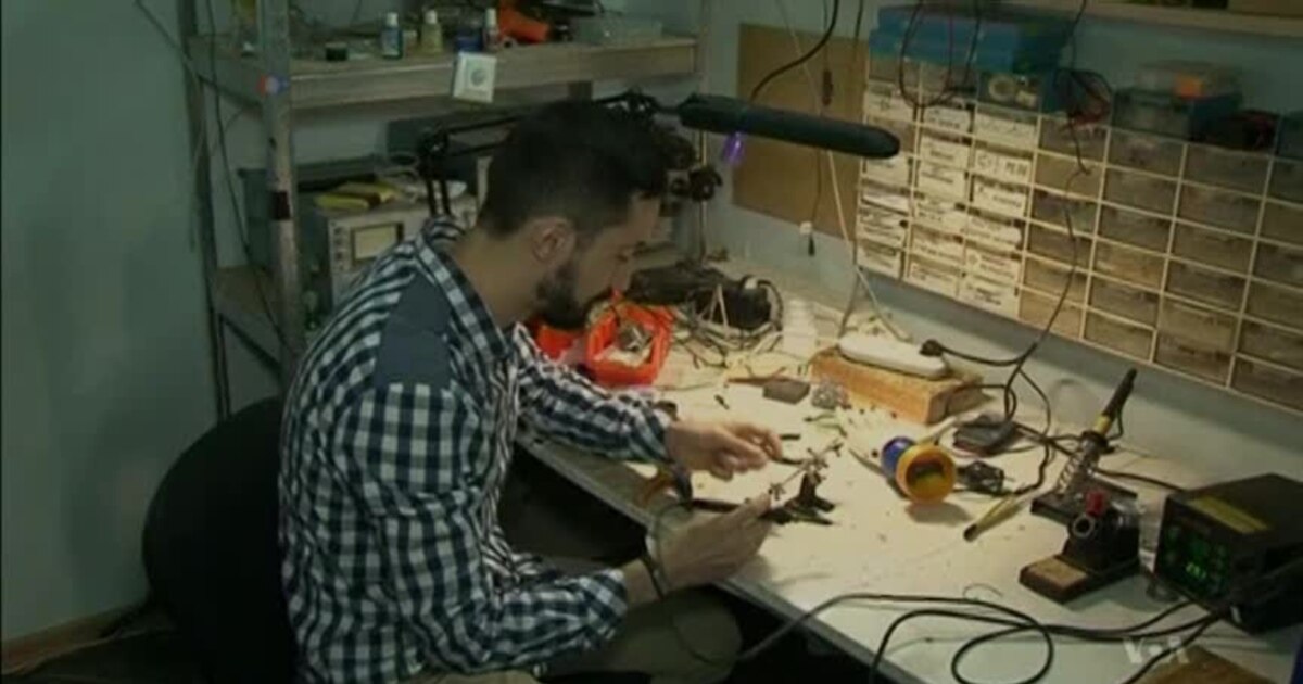Two Guys Inventing Machine Two Belarusian Men Invent Simple Prosthetic Arm