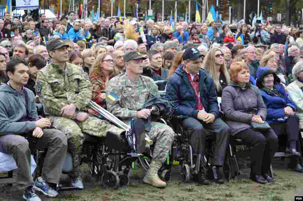 Українські солдати проходять лікування у лікарнях США. 