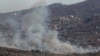 Asap mengepul dari lokasi yang menjadi sasaran militer Israel di desa perbatasan selatan Lebanon, Kafr Kila, pada 29 Juli 2024. (Foto: AFP)