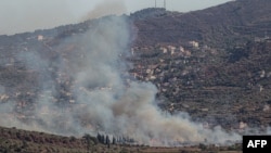 Asap mengepul dari lokasi yang menjadi sasaran militer Israel di desa perbatasan selatan Lebanon, Kafr Kila, pada 29 Juli 2024. (Foto: AFP)