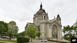 Catedral de San Paul en St. Paul Minnesota, del 22 de mayo de 2020. Un sacerdote nombrado por el Papa para ser obispo de una diócesis en Minnesota renunció tras una denuncia de abuso sexual.