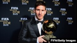 Lionel Messi meraih penghargaan FIFA Ballon d’Or ke-3 kalinya tahun lalu (foto: dok). 