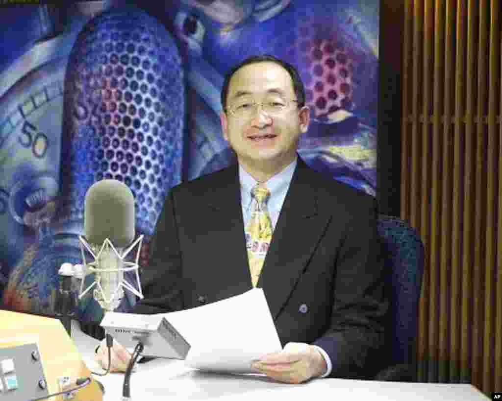 老照片回顾：美国之音中文广播70年