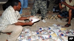 Authorities seize an illegal supply of heroin in Kenya (photo from March 2011) 