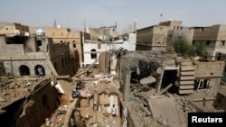 جنگ یمن با شدت گرفتن حملات هوایی ائتلاف به رهبری عرستان سعودی علیه حوثی ها، رنگ دیگری گرفته و به تخریب زیربناهای این کشور فقیر منجر شده است.