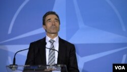 Sekretaris Jenderal NATO, Anders Fogh Rasmussen, menyatakan operasi militer NATO bukan untuk mempersenjatai pemberontak Libya.