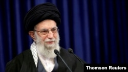 Rêberê Olî yê Îranê Ayatollah Ali Khamenei dema di telvizyonê de di axive, li Tehran