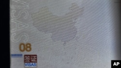 Bản đồ có in hình 'đường lưỡi bò' trong hộ chiếu mới của Trung Quốc.