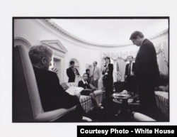 President Bill Clinton, Vice-President Al Gore, John Angell and others in the Oval Office, June 18, 1996. (White House Photo)
