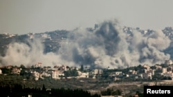 Asap mengepul di Lebanon selatan setelah serangan Israel, di tengah permusuhan lintas batas yang sedang berlangsung antara Hizbullah dan pasukan Israel, seperti yang terlihat dari Tyre, Lebanon, 26 September 2024. (Amr Abdallah Dalsh/REUTERS)