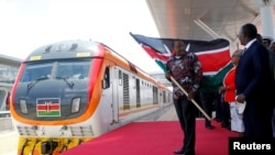 Kenya's President Uhuru Kenyatta flags off the train linking Nairobi and Naivasha at the Nairobi Terminus on the outskirts of Nairobi, Oct. 16, 2019. 