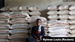 A porter rests next to sacks of rice at the rice wholesale market in East Jakarta, May 20 2015. (Photo: REUTERS/Nyimas Laula)