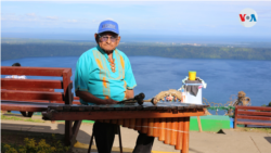 Durante más de 50 años Celestino López ha trabajado en el mirador de Catarina, en Nicaragua. Foto Houston Castillo, VOA.