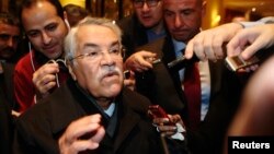 El ministro saudita del petróleo, Ali al-Naimi, anunció que su país no recortará la producción del crudo buscando mejores precios.