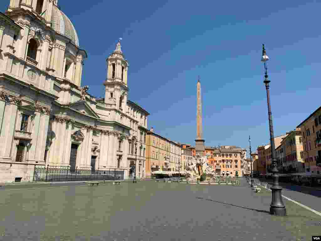 An empty Piazza Navona in Rome. (Photo: Sabina Castelfranco /VOA)
