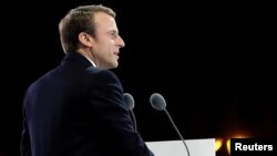 President terpilih Perancis, Emmanuel Macron memberikan pidato di Paris pasca kemenangannya dalam pilpres, Minggu (7/5).