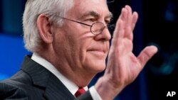 Secretary of State Rex Tillerson waves goodbye at the State Department in Washington, March 13, 2018, after his firing earlier in the day. 